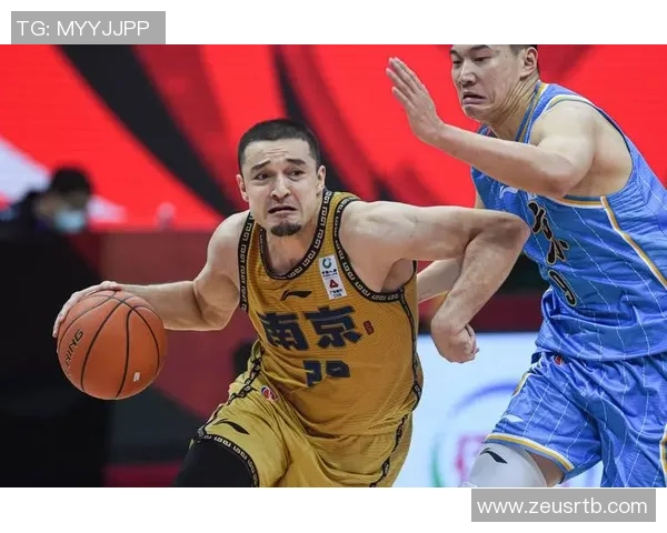 北京控股迎战南京同曦双方全力拼搏上演激烈攻防大战